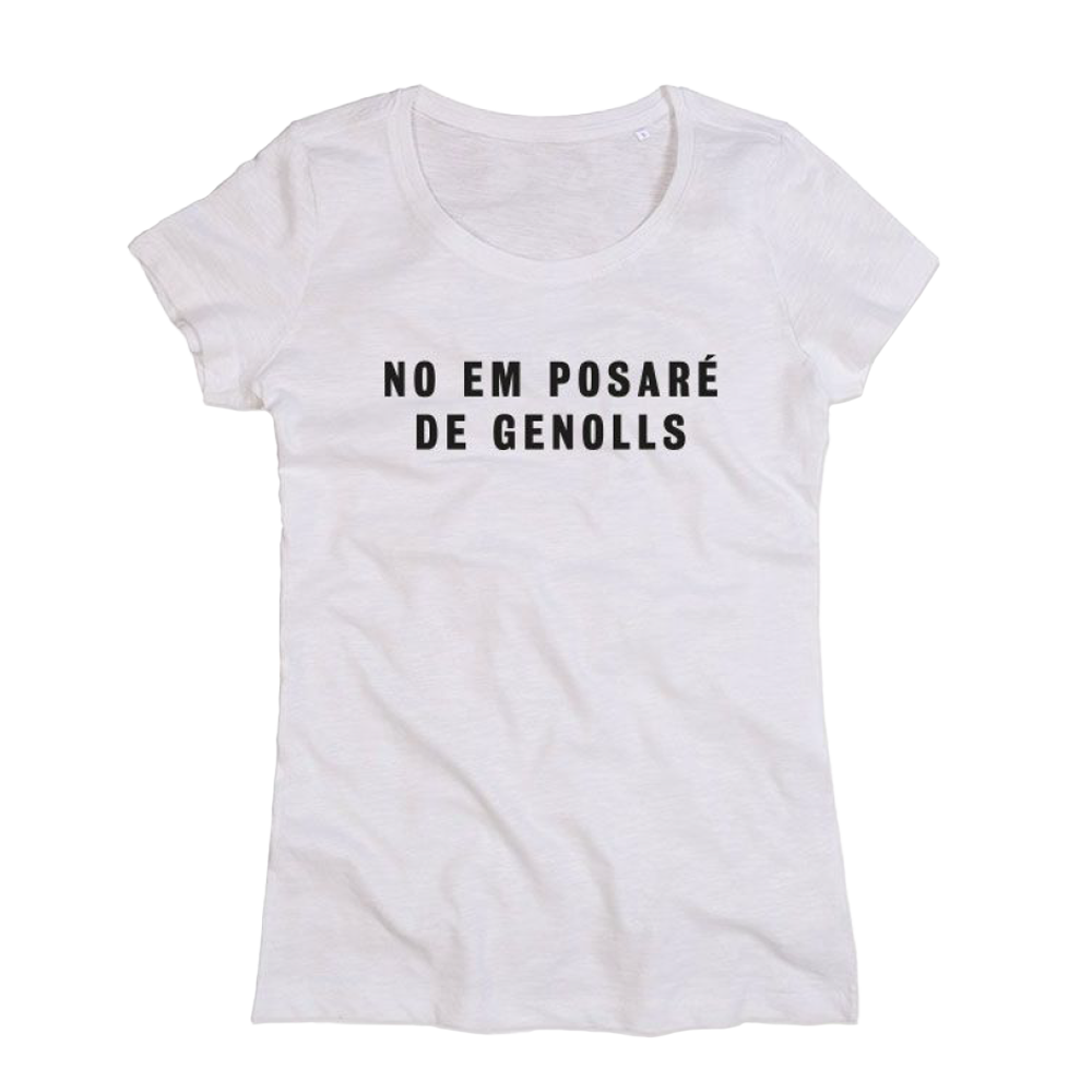 Camiseta entallada No em posaré de genolls Blanca