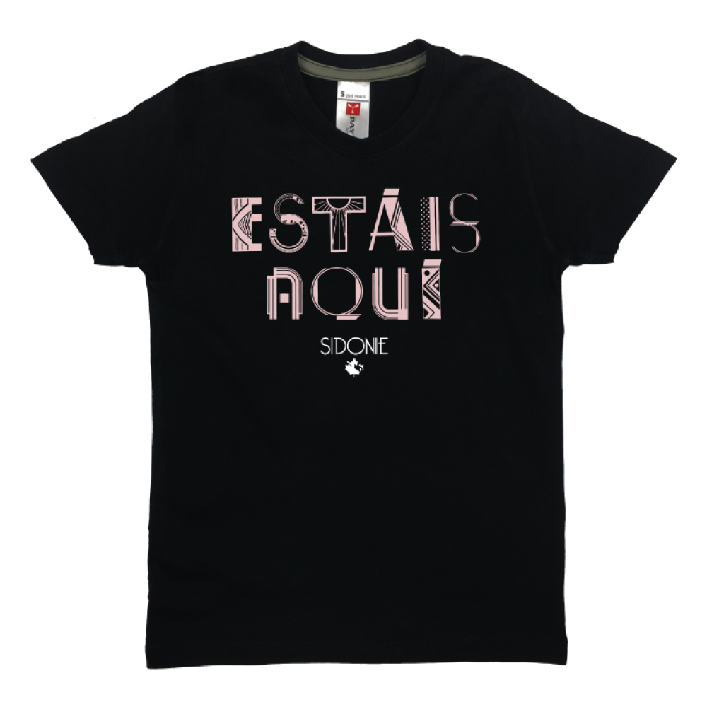 Camiseta entallada Estáis aquí Negra